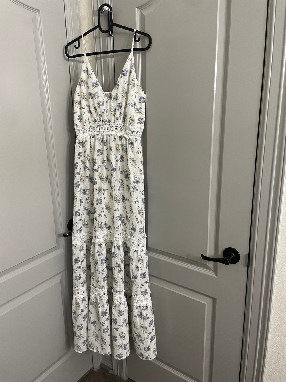 Lulu’s- Frolicking White Floral Print Seersucker Maxi Dress